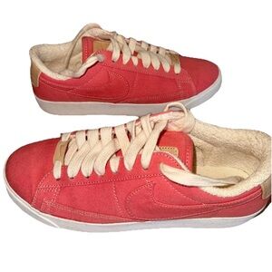 Nike Women's Coral Sneakers